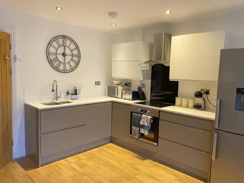 Bevendean Beach Hut - Modern 5 Bedroom House, With Parking location