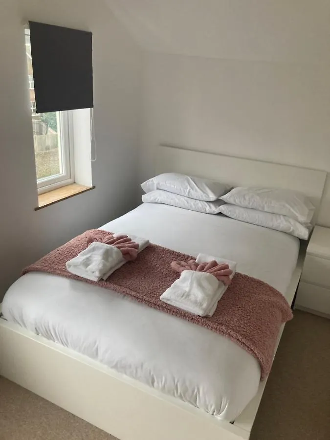 Bevendean Beach Hut - Modern 5 Bedroom House, With Parking Brighton Casa de Férias