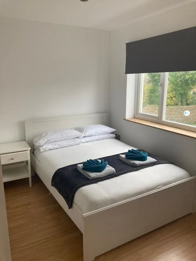 Bevendean Beach Hut - Modern 5 Bedroom House, With Parking Brighton 0*,