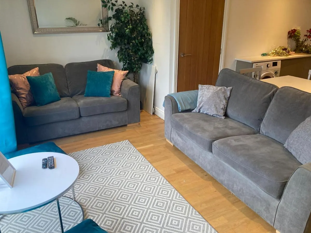 Casa de Férias Bevendean Beach Hut - Modern 5 Bedroom House, With Parking Brighton